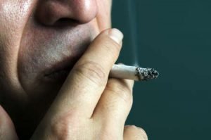 Le tabac accélère le vieillissement de la peau