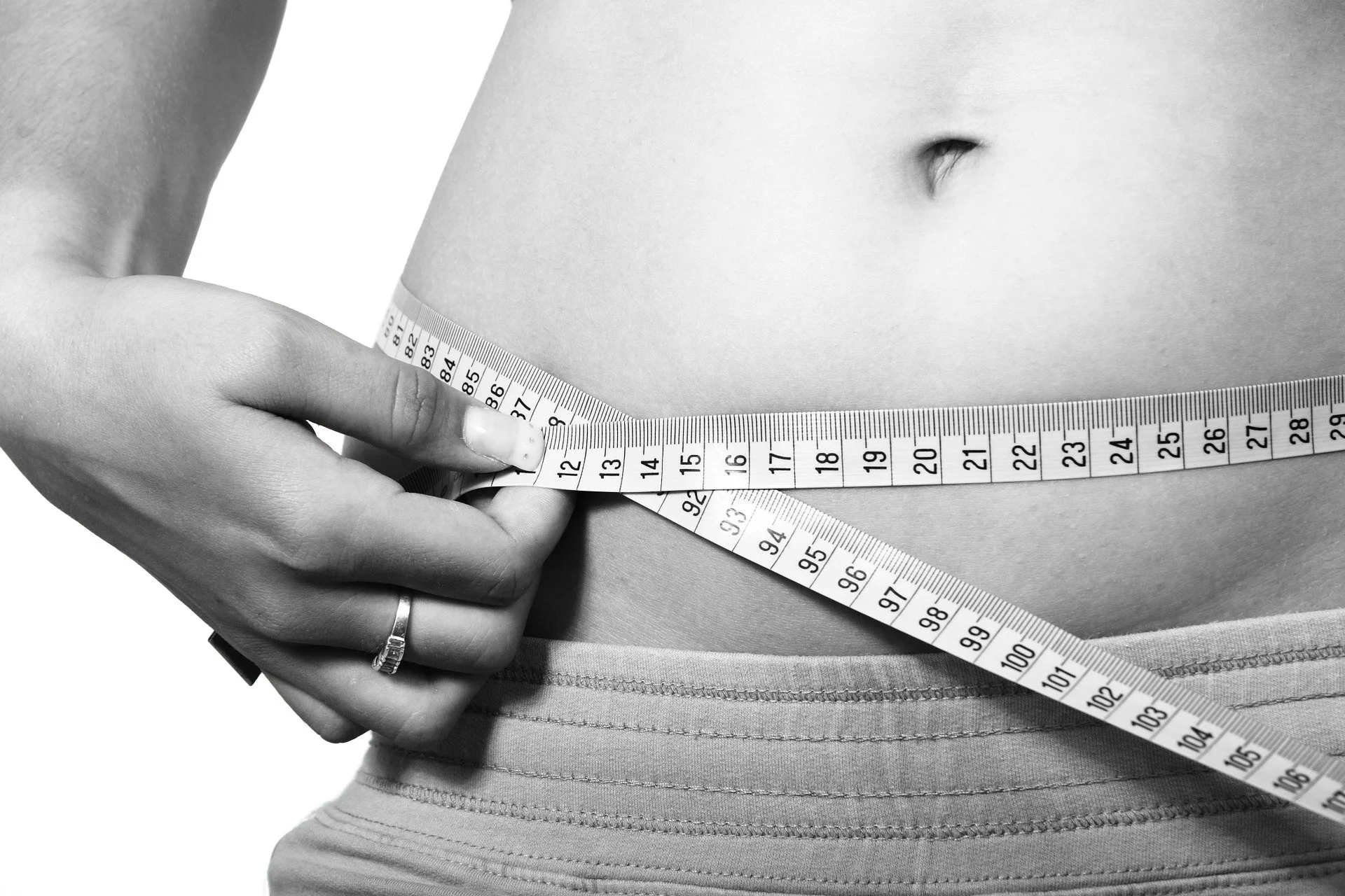 Mesurer son tour de taille pour voir si on perd du poids.