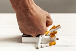 stop smoking arreter de fumer Halte au tabagisme, tous les moyens sont bons pour arrêter.