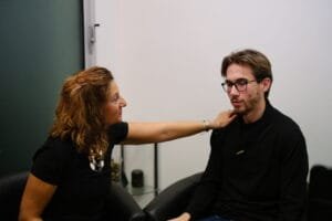 DSCF8659 Une personne en mesure de mettre en place des programmes de soins complets pour que le sevrage se passe dans les meilleures conditions.