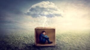 Plusieurs facteurs peuvent conduire à l'isolement social.