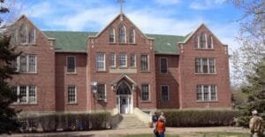 Article 63 Centre de désintoxication Un centre de cure de désintoxication.