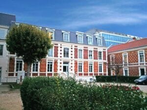 Article 65 Le centre de désintoxication Les soins délivrés dans les centres post cure alcool ne sont pas gratuits.