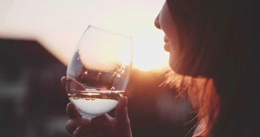 1 La consommation modérée d'alcool contribue à l'amélioration de la santé et de l'état psychologique.