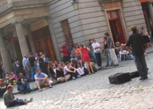 En société, les alcooliques sont dangereux pour eux mêmes et pour les autres.