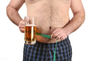 La consommation d'alcool est un facteur de prise de poids.