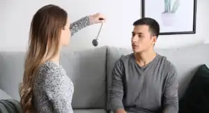 Hypnosis-2 L'hypnose est une technique qui a fait ses preuves dans le traitement des problèmes d'addiction.