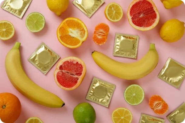 LP hypersexualité 3 Préservatifs et fruits pour sensibilisation sexuelle