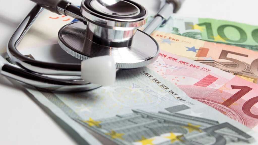 Les traitements ne sont pas forcement gratuit ni remboursé, mais ont un coût.