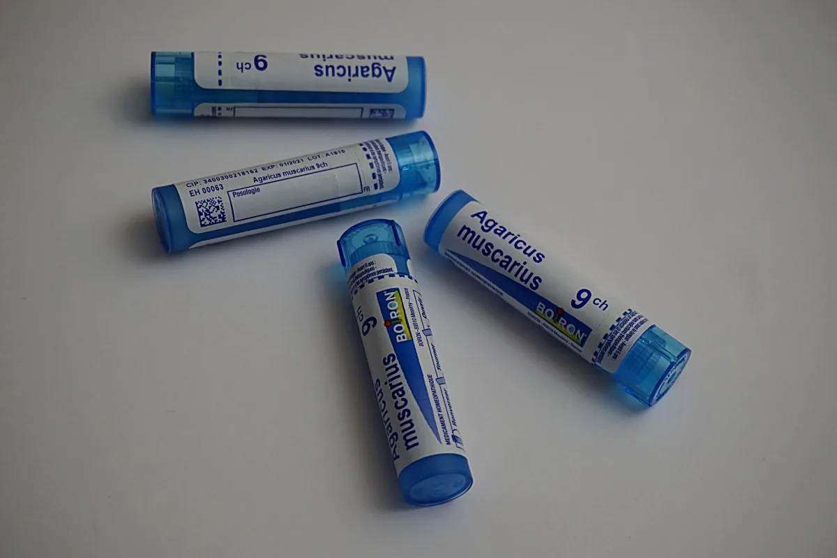 drugs_homeopathy_care_health_blue_medical_medicine_alternative_medicine-1410630 L'homéopathie: une alternative aux traitements conventionnels.