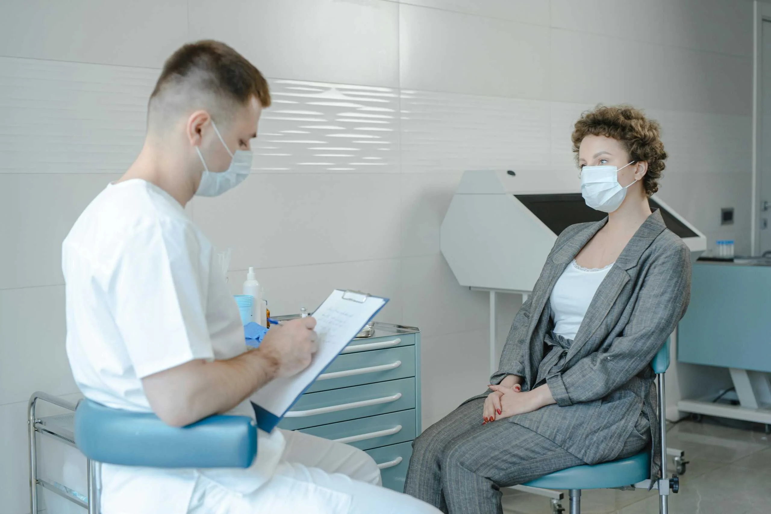 Il existe des centres de Soins, d’Accompagnement et de Prévention en Addictologie relevant du secteur public.