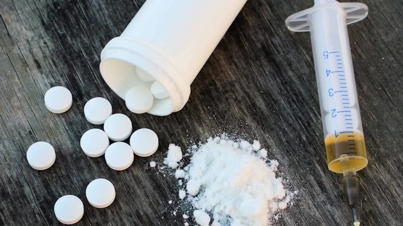 160428183940-fentanyl-opioids-drugs-overdose-sanjay-gupta-mobile-orig-mss-00000000 Des substances utiliser comme drogue à usage récréative.