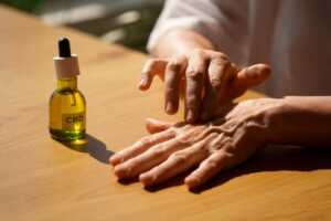 2150830179 L'usage du CBD en guise de traitement est plus sécuritaire.