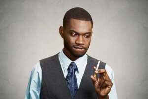 En sevrage, l'envie impérieuse de fumer est un défi.