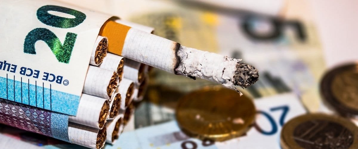 image COMBIEN COÛTE UNE CIGARETTE ?