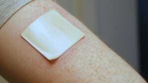 patch-antitabac-nicotine-illustration-2a6995-0@1x Le patch anti-tabac diffuse la nicotine à travers la peau.