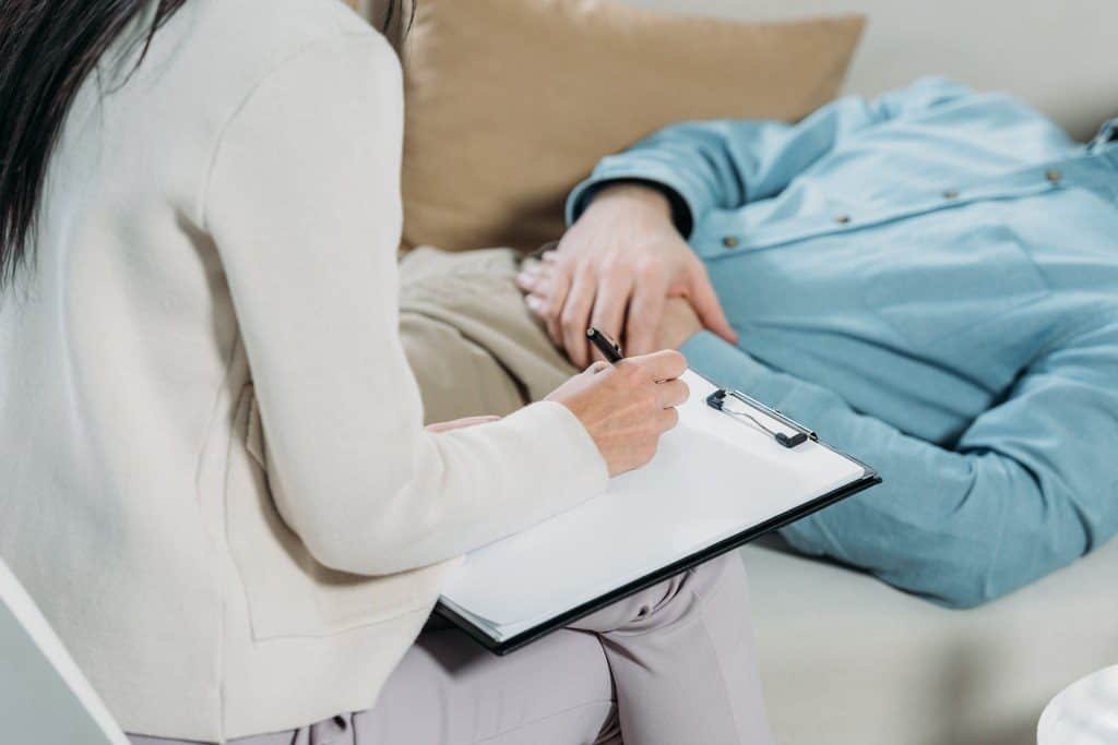 psychanalyse-psychotherapie-psychologie-psychatrie-1024×683 Une thérapie et un accompagnement pour traiter la dépendance.