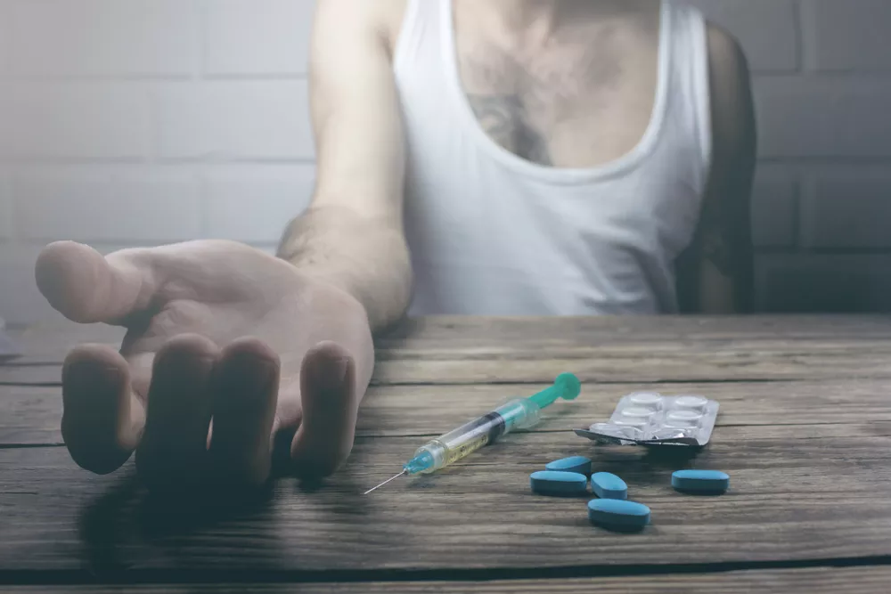 shutterstock-1095591191 La toxicomanie est le besoin incontrôlable de consommation de substance psychoactive.