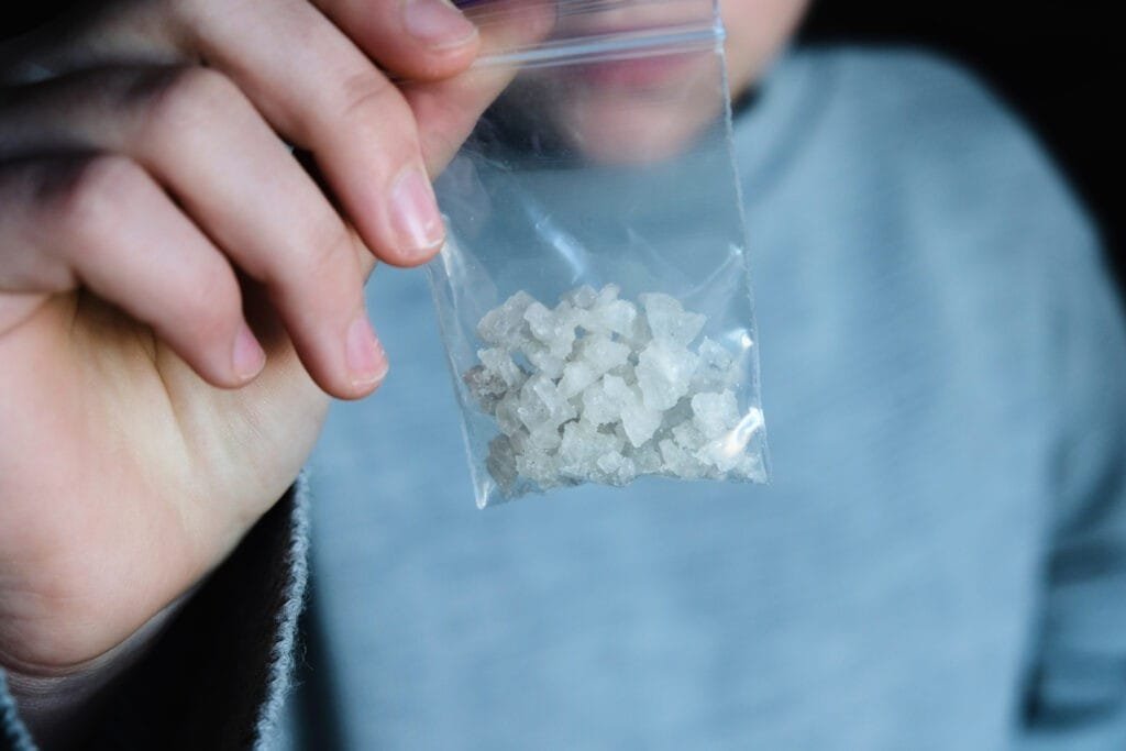 shutterstock_1303034350-1024×683 Le crystal meth: une drogue psychostimulante fortement addictive.