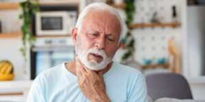 Le cancer de la gorge fait partie des maladies graves causées par le tabagisme.