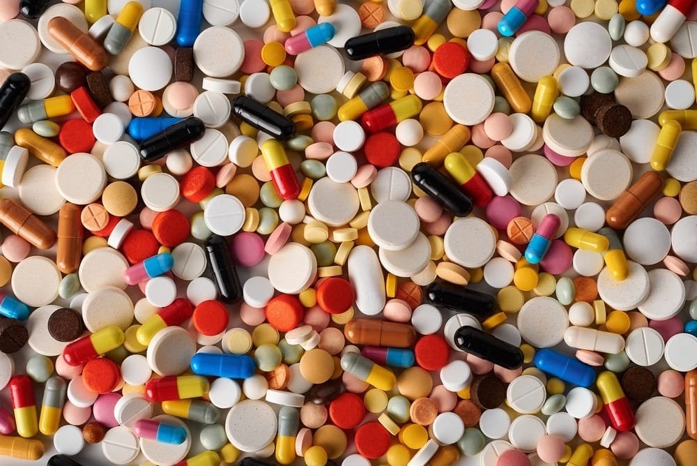tableau_drogues Divers médicaments et produits synthétisés en laboratoire.