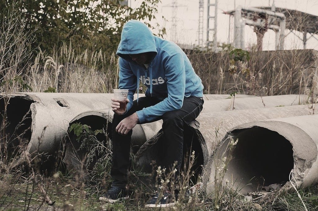 alcoholism-loneliness-the-dependence-of-people-fb2c2c-1024 L'alcoolisme est souvent lié à de trouble psychiatrique: tel que la dépression.